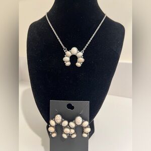 Western Cream Cluster Stone squash bloom necklace & earring set